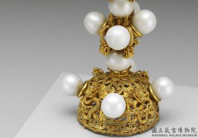 图片[3]-Gold finial with inlays of Dong pearls for the emperor’s court hat, Qing dynasty (1644-1911)-China Archive